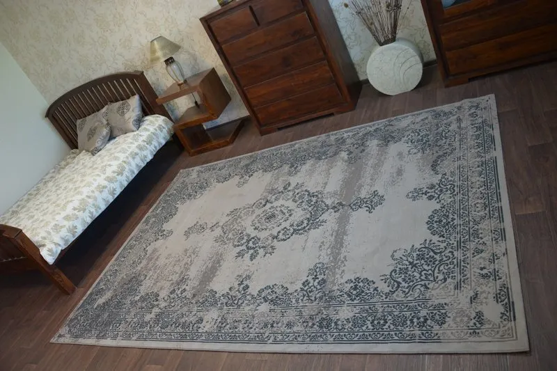 Szary dywan vintage w stylu klasycznym, idealny do nowoczesnych wnętrz