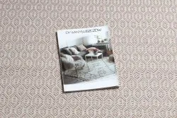 Stylowy dywan w odcieniach kremu i różu, doskonały do salonu