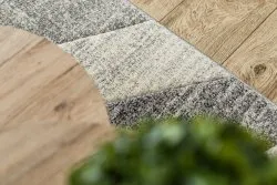 Elegancki dywan w kolorze szarym i antracytowym, nowoczesny design