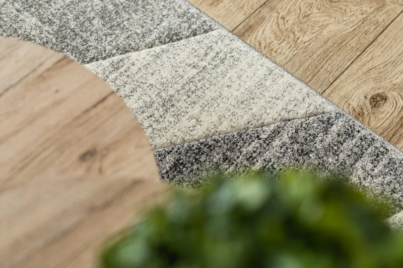 Elegancki dywan w kolorze szarym i antracytowym, nowoczesny design