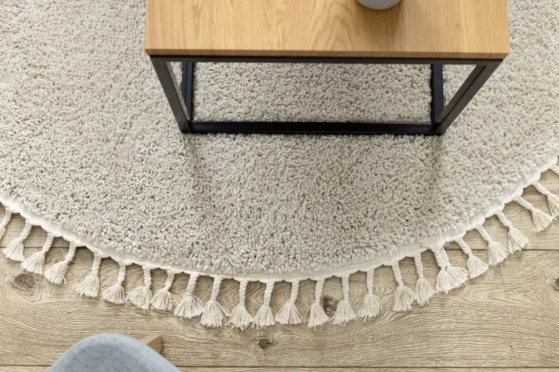 Kremowy dywan w okrągłym kształcie, elegancki styl berber
