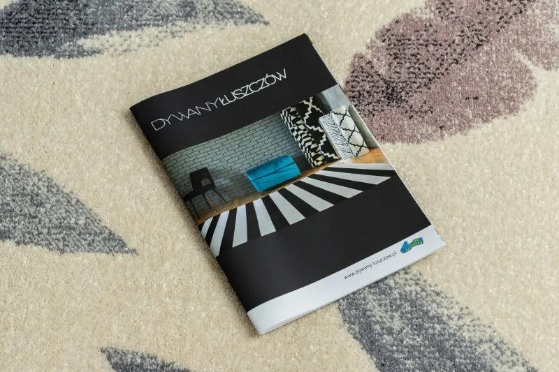 Nowoczesny dywan HEOS 78428 w kremowo-różowe liście monstera
