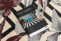 Nowoczesny dywan HEOS 78540, idealny do salonu lub sypialni, z motywem dżungli