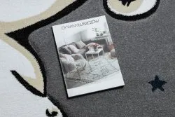 Nowoczesny dywan w szaro-białe gwiazdki, idealny do pokoju dziecięcego