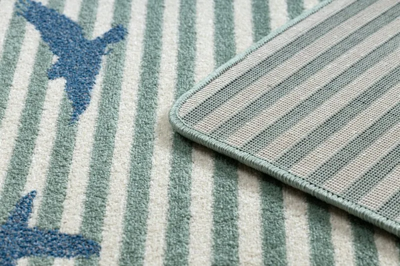 Nowoczesny dywan PETIT SAIL wykonany z miękkiego materiału, łódka w zielonym kolorze