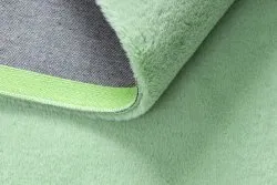 Zielony dywan BUNNY, idealny do pokoju dziecięcego, przyjemny w dotyku