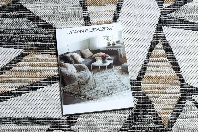 Stylowy dywan Cooper w odcieniach ecru i czerni, idealny do nowoczesnych aranżacji