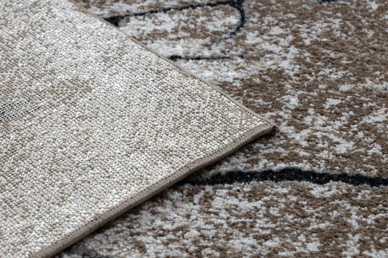 Strukturalny dywan COZY 8875 Wood, wykonany z wysokiej jakości runa w odcieniach brązu
