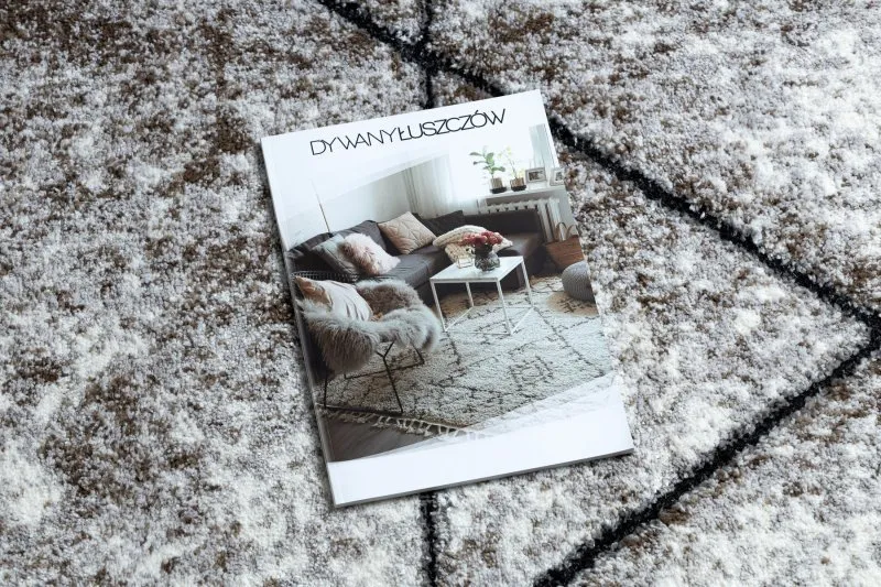 Brązowy dywan COZY 8872 w kształcie koła, nowoczesny styl z trójkątnym wzorem
