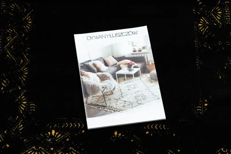Elegancki dywan GLOSS 408C 86 w odcieniach czerni i złota, nowoczesny design