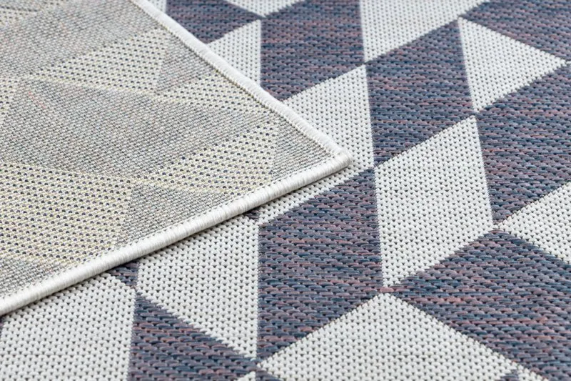 Dywan SION wykonany z sizalu, płaskie tkanie, miękka struktura w geometrycznym wzorze