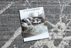 Stylowy dywan REBEC w odcieniach szarości i beżu, idealny do nowoczesnych wnętrz