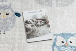 Szary dywan BAMBINO 1161 z motywem sów, doskonały do pokoju dziecięcego