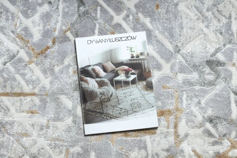 Nowoczesny dywan ELITRA 9964 w vintage szaro-żółtej kratce, elegancki styl