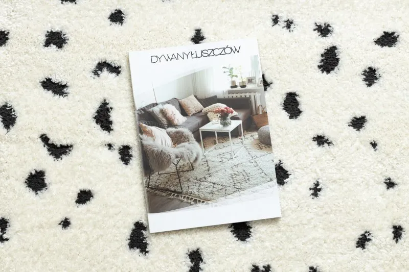Nowoczesny dywan w odcieniach kremu i czerni, stylowy dodatek do wnętrza
