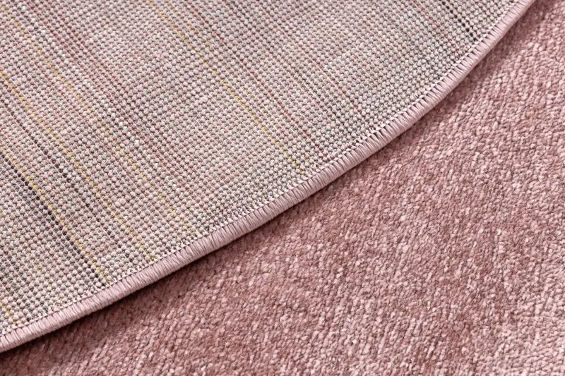 Różowy dywan SOFTY o gładkiej strukturze, elegancki i nowoczesny design