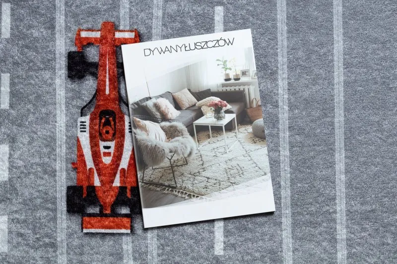 Szary dywan w stylu formuły 1 dla dzieci, idealny do zabawy