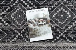 Stylowy dywan w odcieniach szaro-beżowych, etniczny wzór, do sypialni