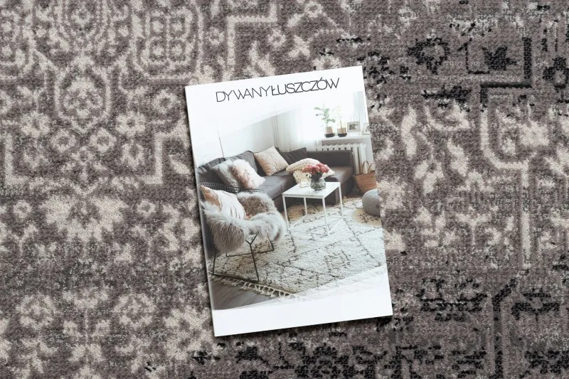 Elegancki dywan w odcieniach szaro-beżowych, doskonały do nowoczesnych wnętrz