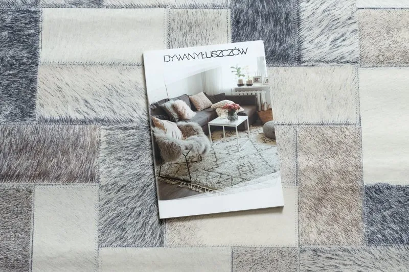 Szary dywan PATCHWORK 21723, elegancki design z desek i skóry