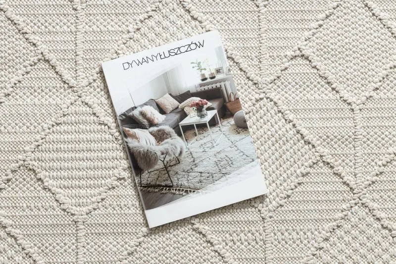 Kremowy dywan w stylu BOHO, strukturalny design, nowoczesny charakter