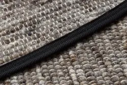 Naturalny, wełniany dywan o miękkiej fakturze, dwustronny design