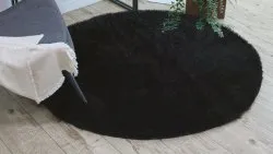 Okrągły dywan BUENOS w jednolitym czarnym kolorze, stylowy dodatek do wnętrza