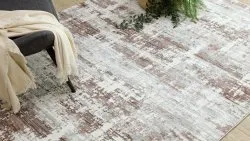 Elegancki dywan w odcieniach szaro-różowych, nowoczesny styl do wnętrz