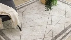 Nowoczesny dywan w kolorze kremowym i beżowym, styl geometryczny