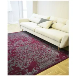 Stylowy dywan vintage w odcieniach bordowym i szarym, doskonały do salonu
