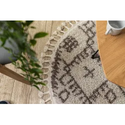 Miękki dywan shaggy z frędzlami, przytulny do sypialni