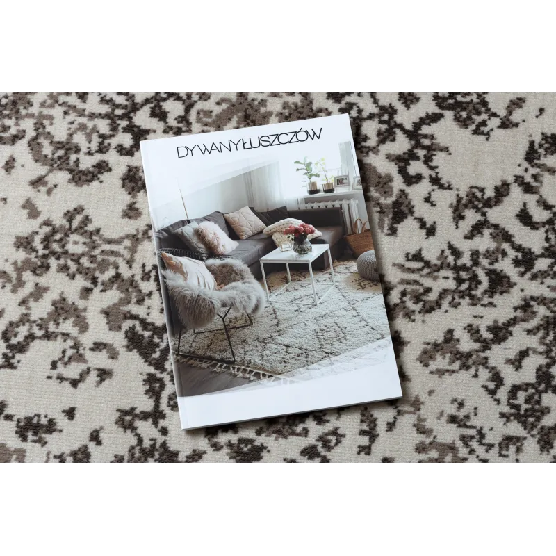 Stylowy dywan vintage w beżowym kolorze, doskonały do klasycznych wnętrz
