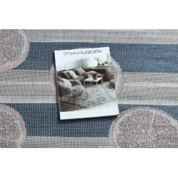 Stylowy dywan w odcieniach ecru, różu i niebieskiego, idealny do salonu