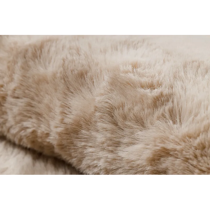 Praktyczny dywan shaggy, beżowy, do pokoju dziecięcego