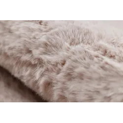 Przytulny dywan shaggy w brudnym różu, doskonały do relaksu