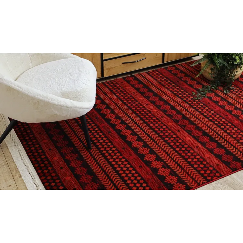 Stylowy dywan w kolorze bordowym, idealny do salonu