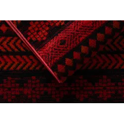 Elegancki dywan do pokoju dziecięcego w kolorze bordowym