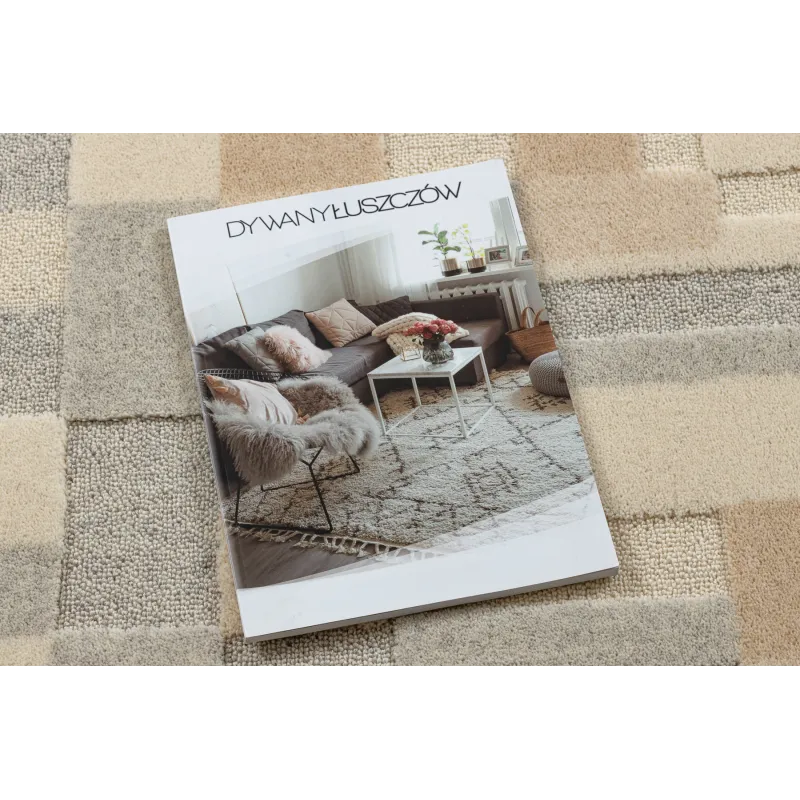 Stylowy dywan FLUX w geometrycznym wzorze, idealny do loftowego wnętrza